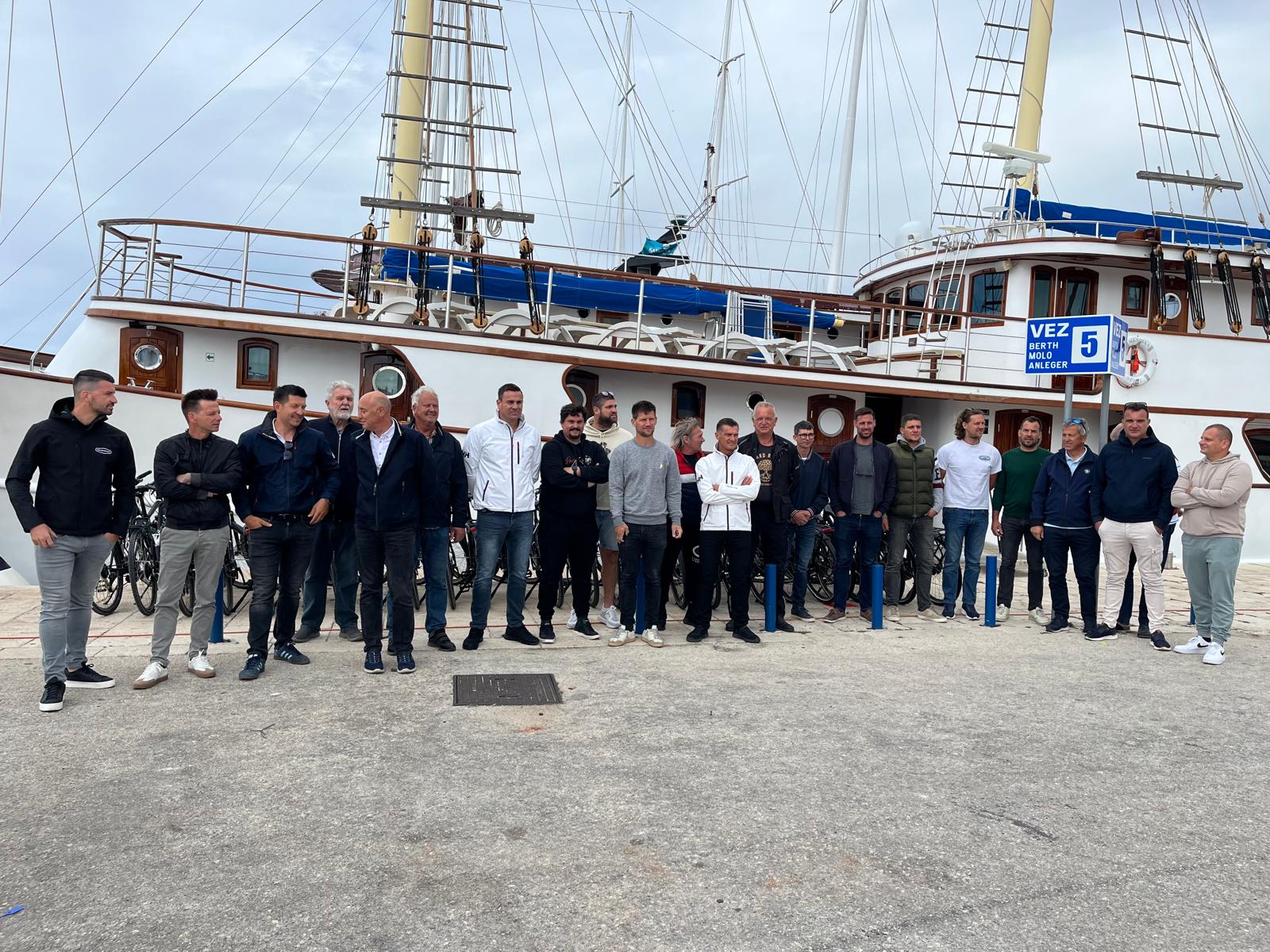 Članovi Hrvatske udruge privatnih brodara